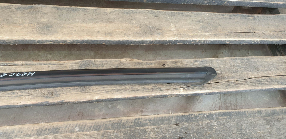 Молдинг задней правой форточки GL GLS (X166) Б/У Оригинал A1666904400