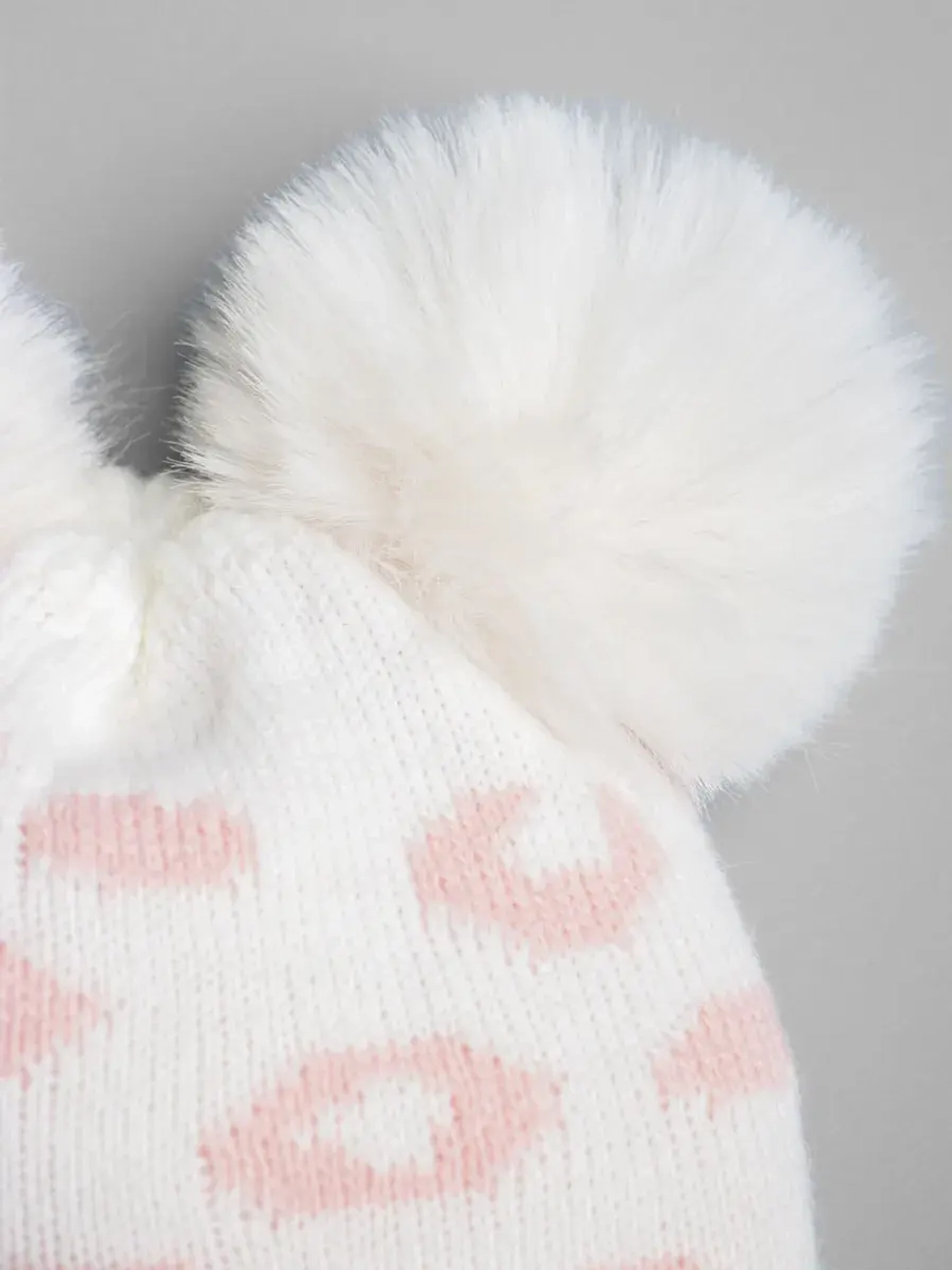 Шапка для девочки зимняя с помпонами на завязках