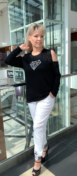 Черный джемпер со стразовым принтом