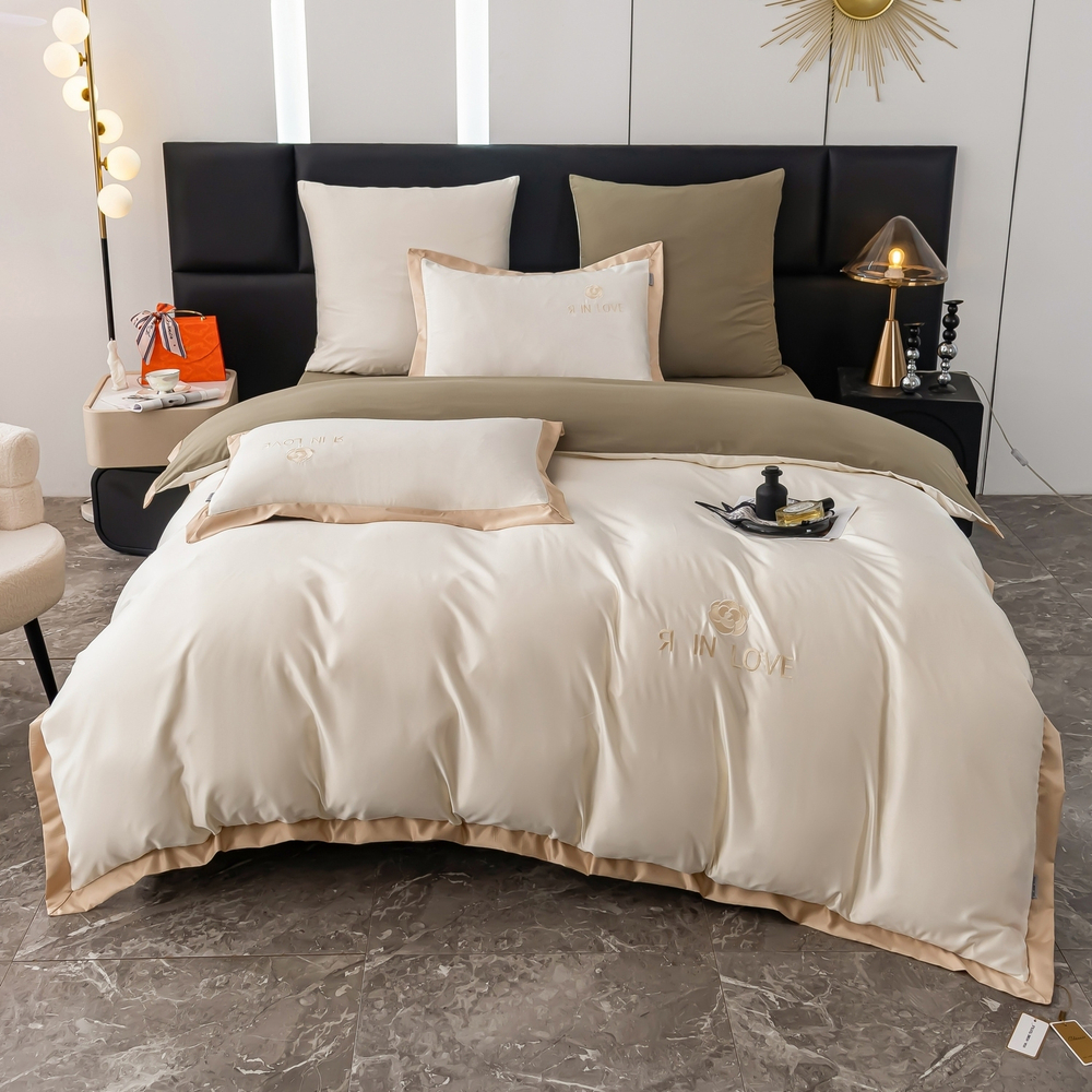 Комплект постельного белья Сатин-Шелк Я IN LOVE на резинке LVR004