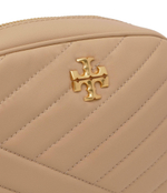 Кожаная сумка-мессенджер Kira Chevron Camera TORY BURCH - коричневый(152353)