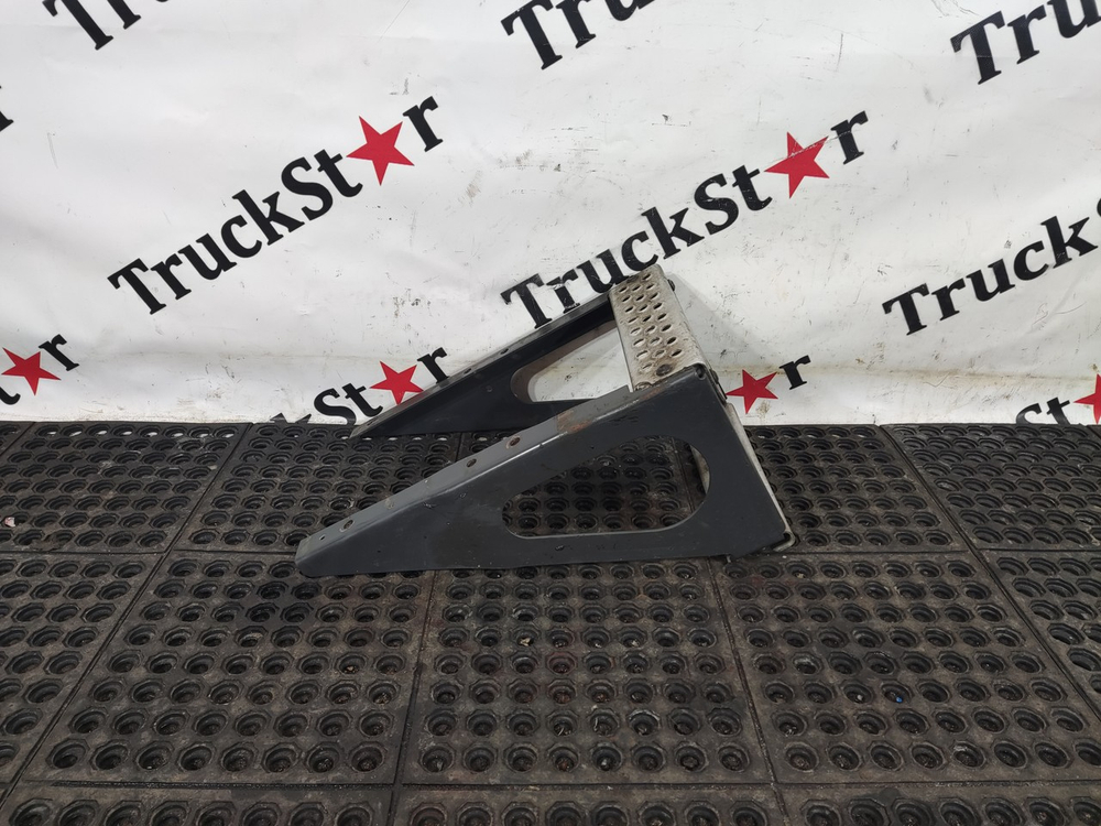 Подножка за кабиной 2017г