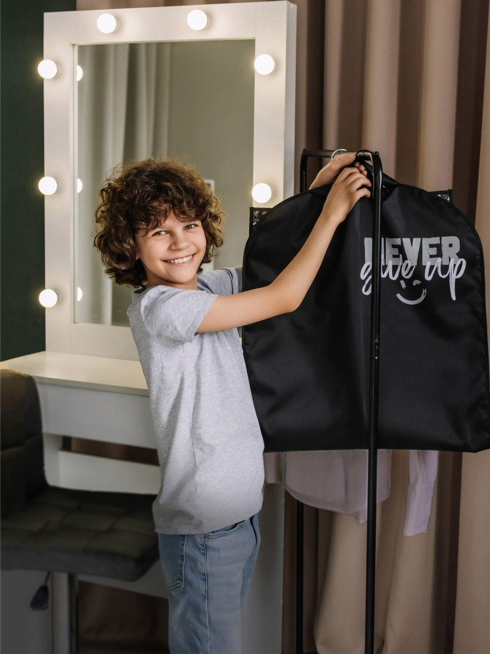 Детский чехол с карманами 110х50, влагостойкий. Never give up