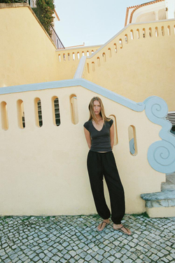 ZARA БРЮКИ-БОМБАШКИ С ЭЛАСТИЧНЫМ ПОЯСОМ, ЧЕРНЫЙ