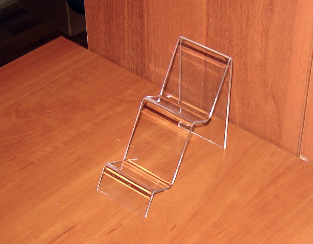 Подставка лесенка для кожгалантереи 3-х ярусная акриловая