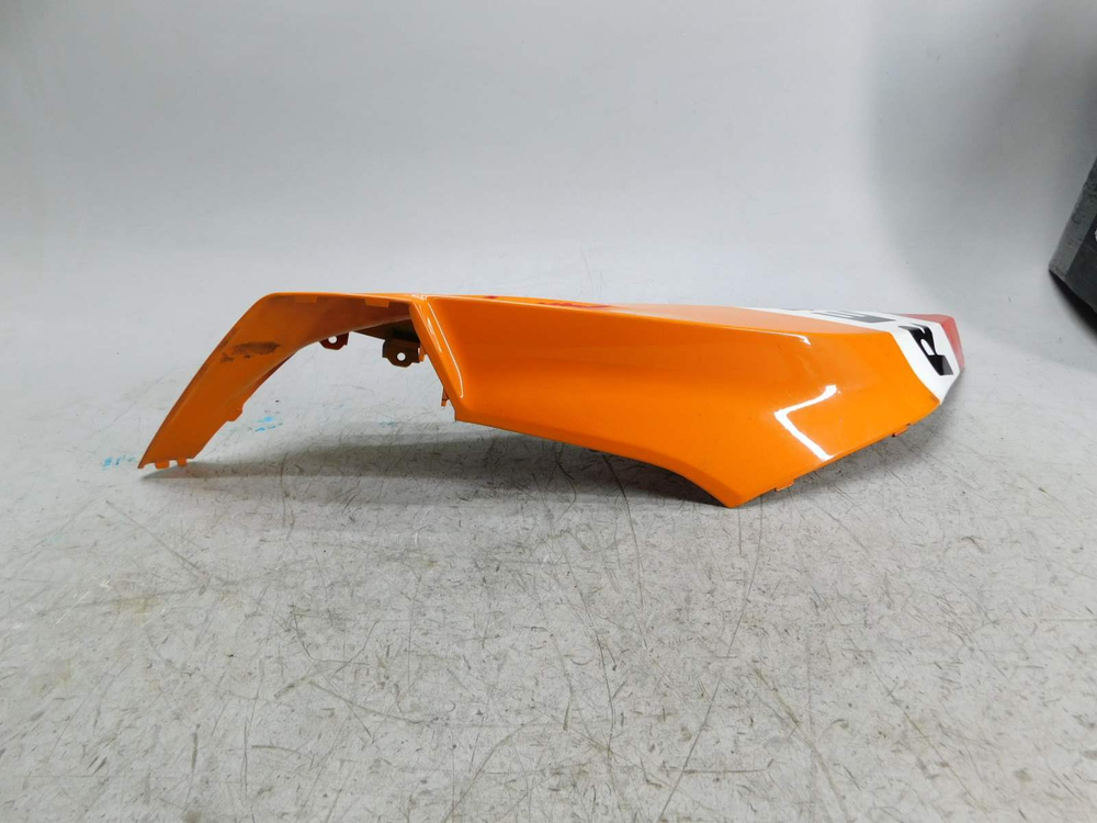 Пластик боковой правый Honda CBR600RR 06-08 64310-MFJ-D000