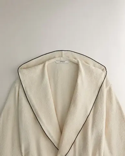 ZARA HOME МЯГКИЙ ХАЛАТ С КОНТРАСТНЫМИ ДЕТАЛЯМИ, КРЕМОВЫЙ