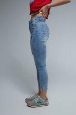 Облегающие джинсы с дырками недорого