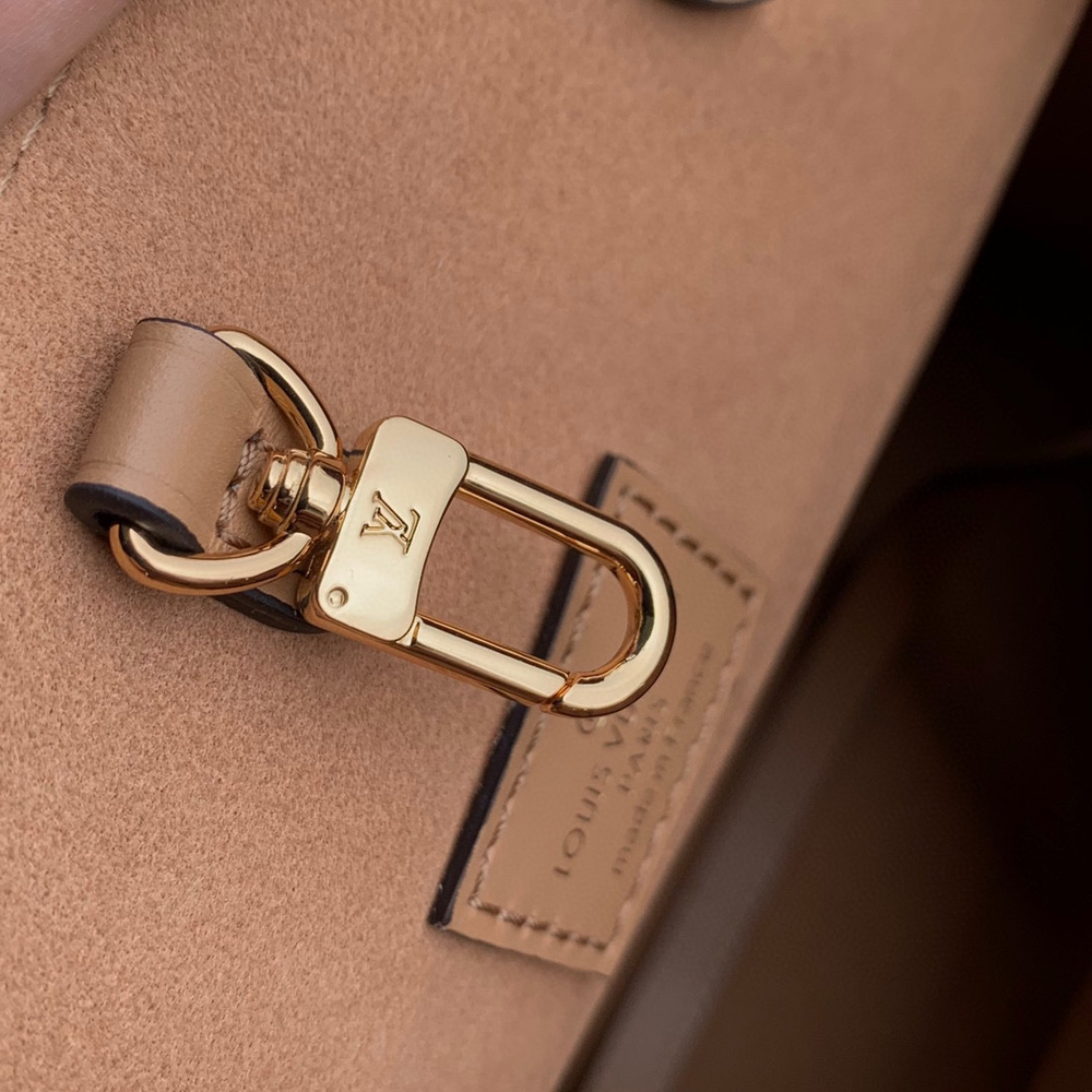 Louis Vuitton OnTheGo MM