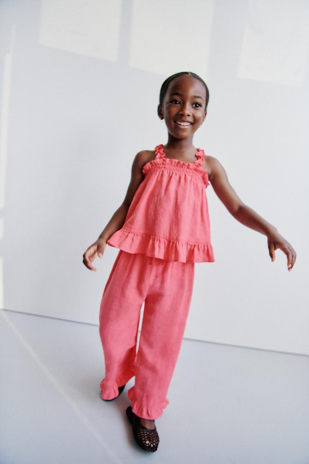 ZARA ТОП ИЗ 100% ЛЬНА С ВОЛАНАМИ, КОРАЛЛОВО-КРАСНЫЙ