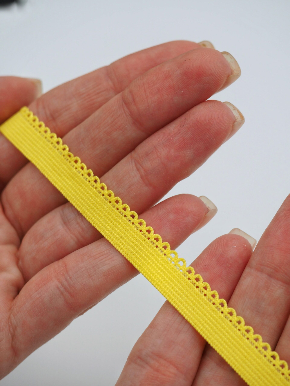 Бельевая резинка желтая ажурная ширина 10 мм с учетом фестона