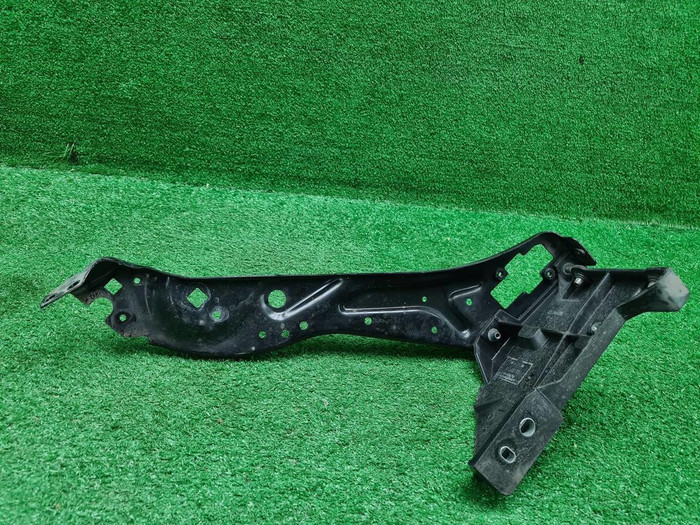 Кронштейн фары правый Mercedes Е W212 (2013-2016)