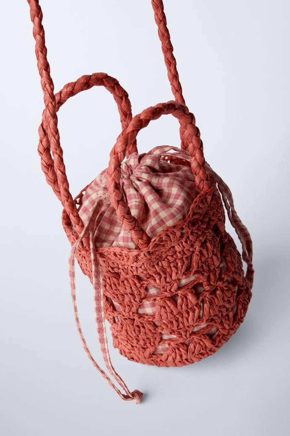 ZARA СУМКА-МЕШОК ИЗ РАФИИ С СЕРДЕЧКАМИ, КРАСНЫЙ