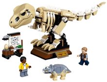 Конструктор LEGO Jurassic World 76940 Скелет тираннозавра на выставке