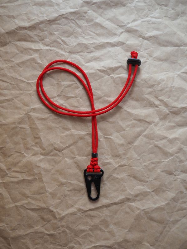 Брелок Черный Матовый Шея Красный - фото 2