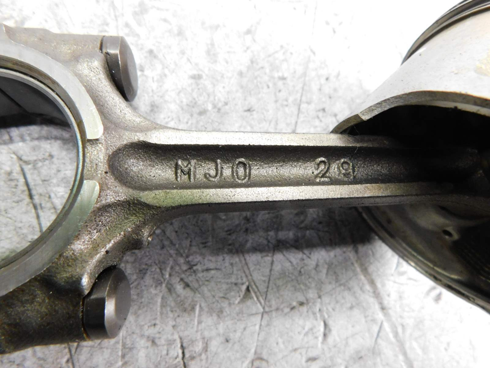 Поршень Honda CB750 RC17E 3