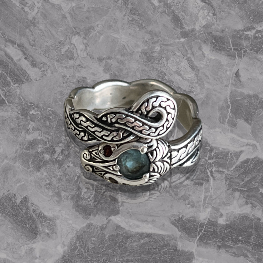 Кольцо "Змея" с топазом