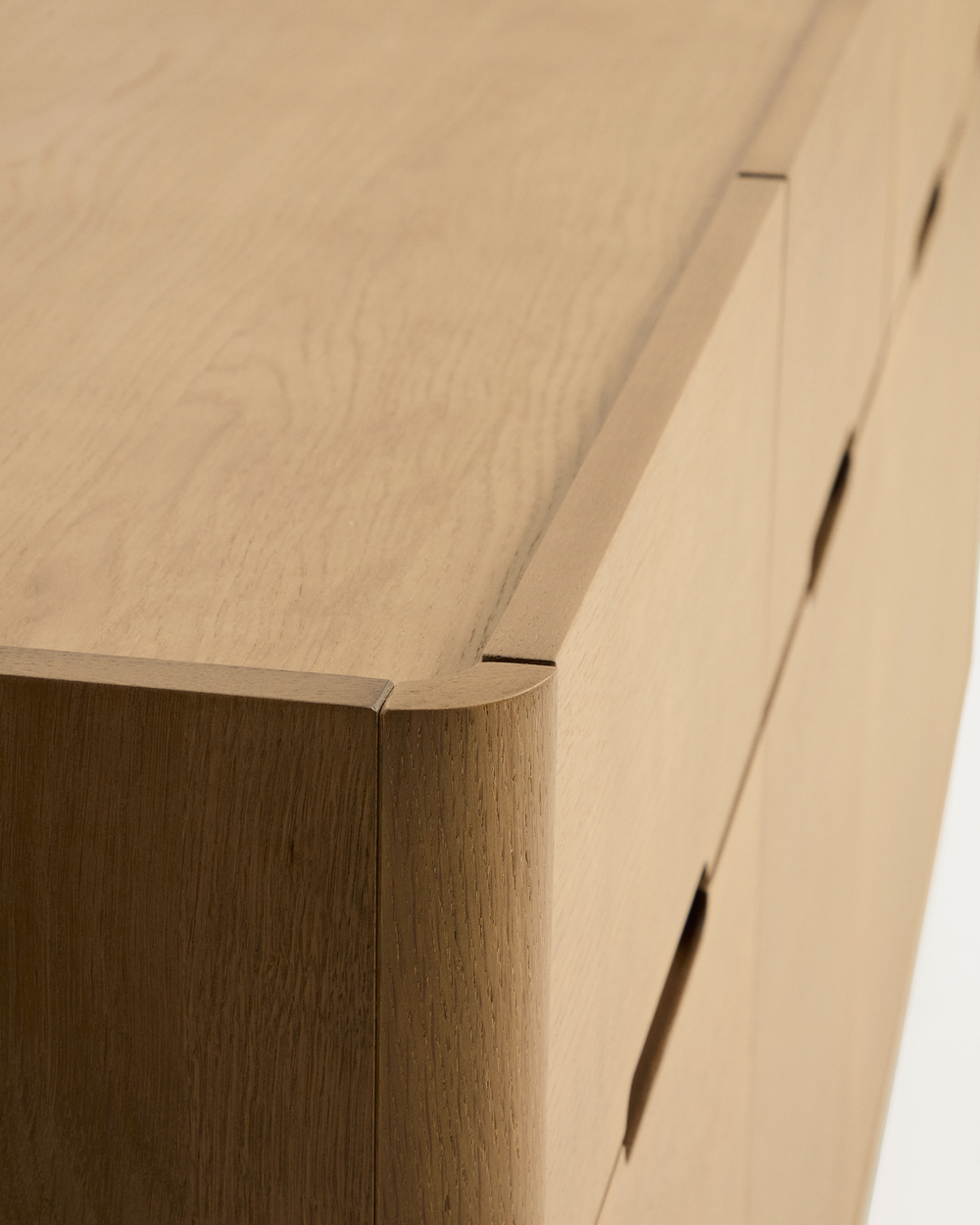 Сервант Arelida из дубового шпона и массива дуба светло-коричневый, 200 x 80 см.