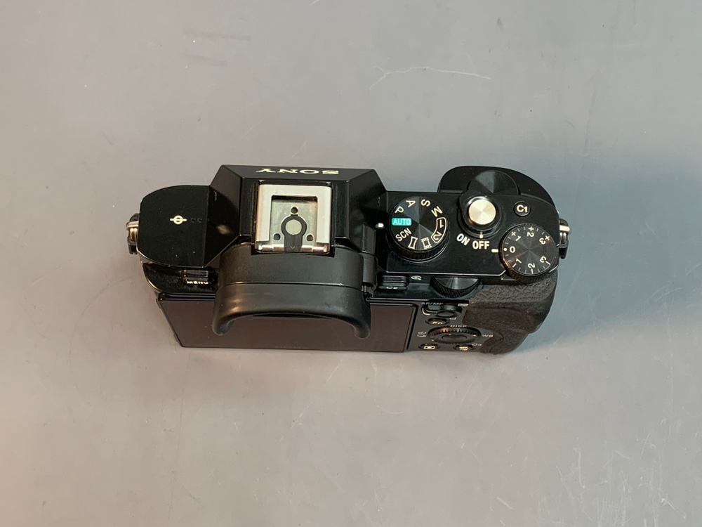 Sony A7 55.000 кадров (скол в нижней части)