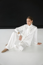 Блуза из обнимающего шелка в жемчужном