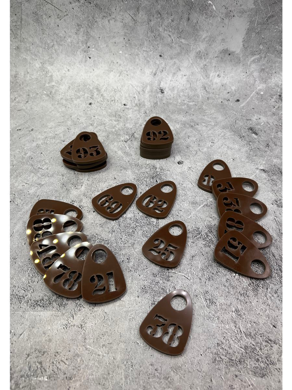 Номерки для гардероба прорезные