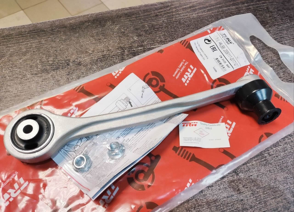 Рычаг передней подвески верхний передний RH TRW