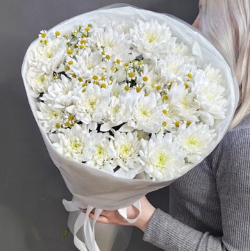 Букет из ромашек и хризантем