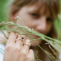 кольцо с жемчугом и луной