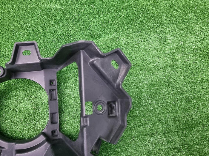 Кронштейн ПТФ правый Lexus RX 4 (2015-2019)