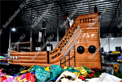 Надувной корабль "Весёлый Роджер Brown"