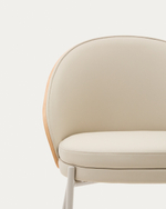 Стул Eamy из бежевой экокожи, ясеневого шпона с натуральной отделкой и бежевого металла