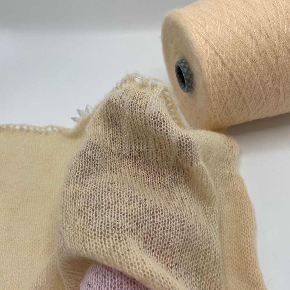 Manifattura LANE PUCCI 30% вспушеная альпака 30% полиамид 40% полиакрил