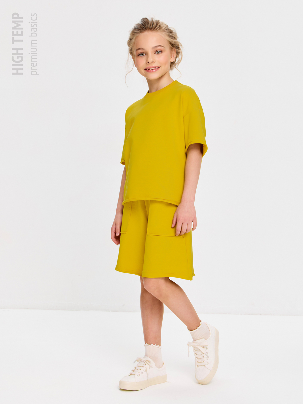 Костюм оверсайз с футболкой и шортами