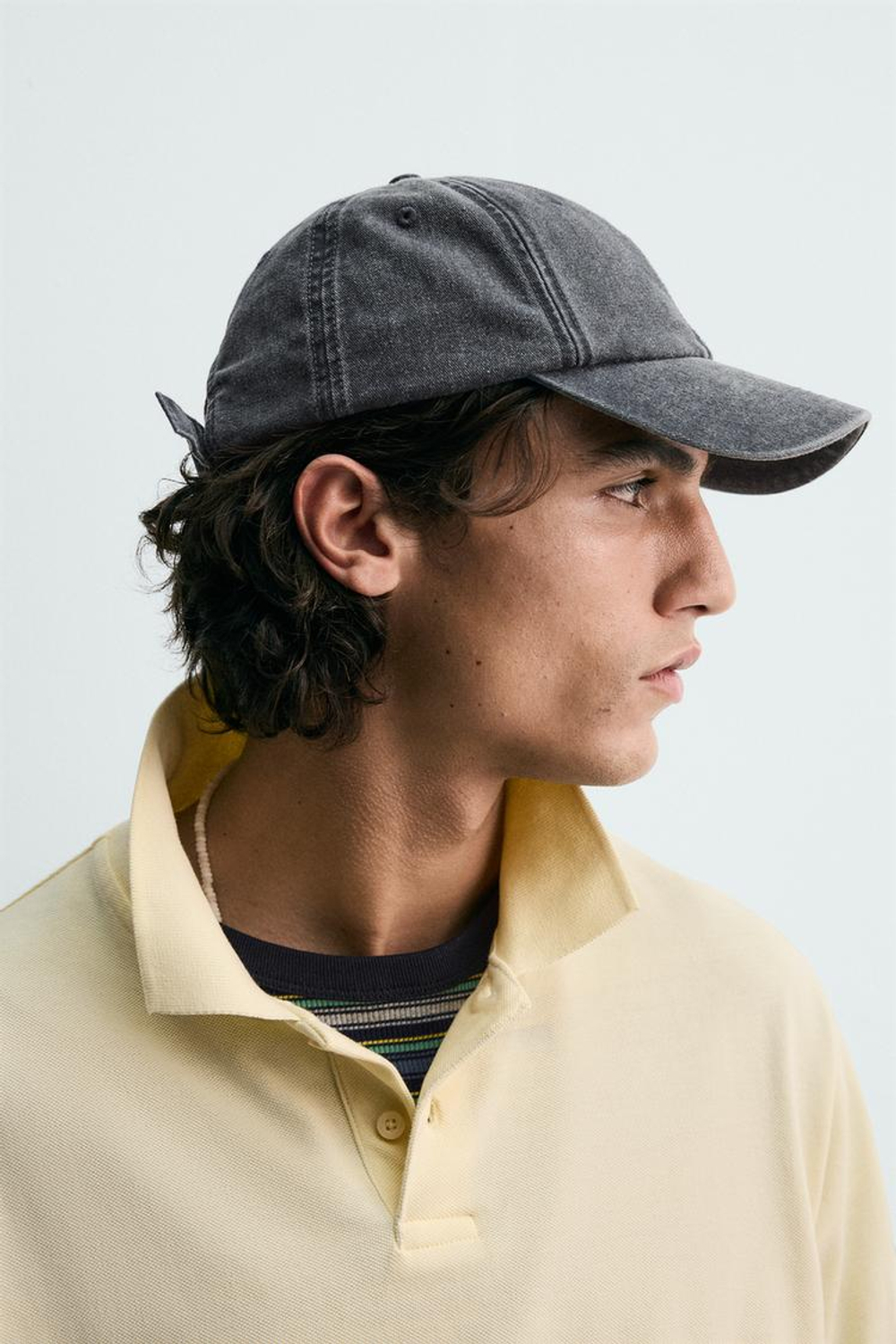 ZARA КЕПКА С ЭФФЕКТОМ ПОТЕРТОСТИ, АНТРАЦИТОВО-СЕРЫЙ