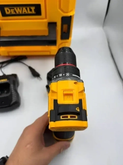 DeWalt Шуруповерт, 18 В, 40 Нм, 2 АКБ