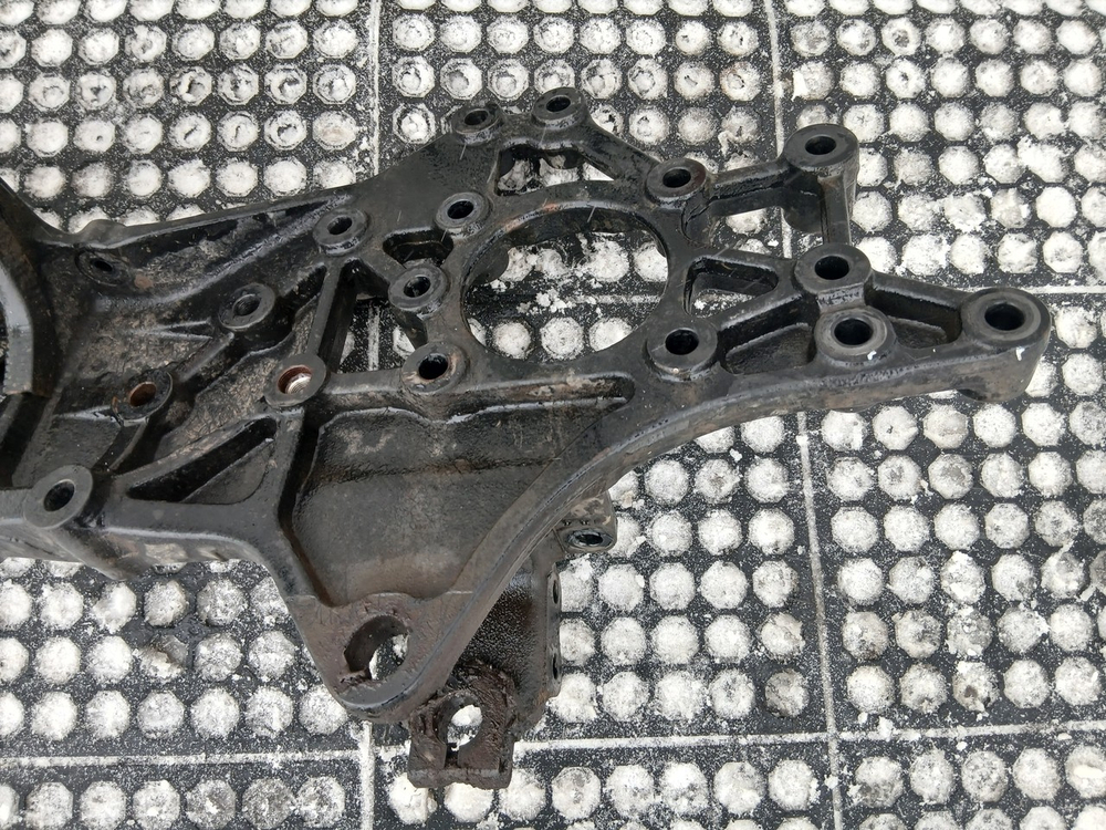 Кронштейн передней рессоры левый 2023г