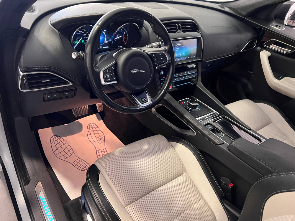 Jaguar F-Pace, 2020 год