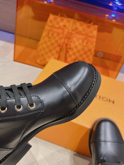 Louis Vuitton Wonderland Flat Rangers