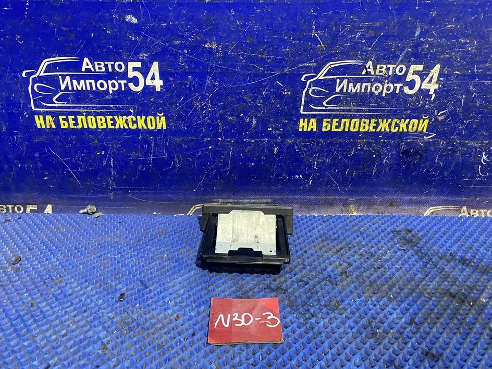 Пепельница NISSAN R'NESSA 2000