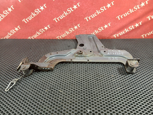 Кронштейн спойлера шасси передний левый