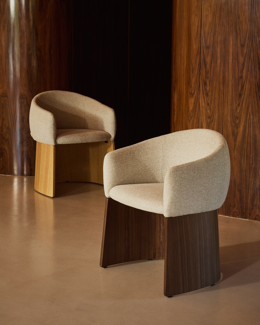 Стул Bosca из бежевого шенилла и орехового шпона