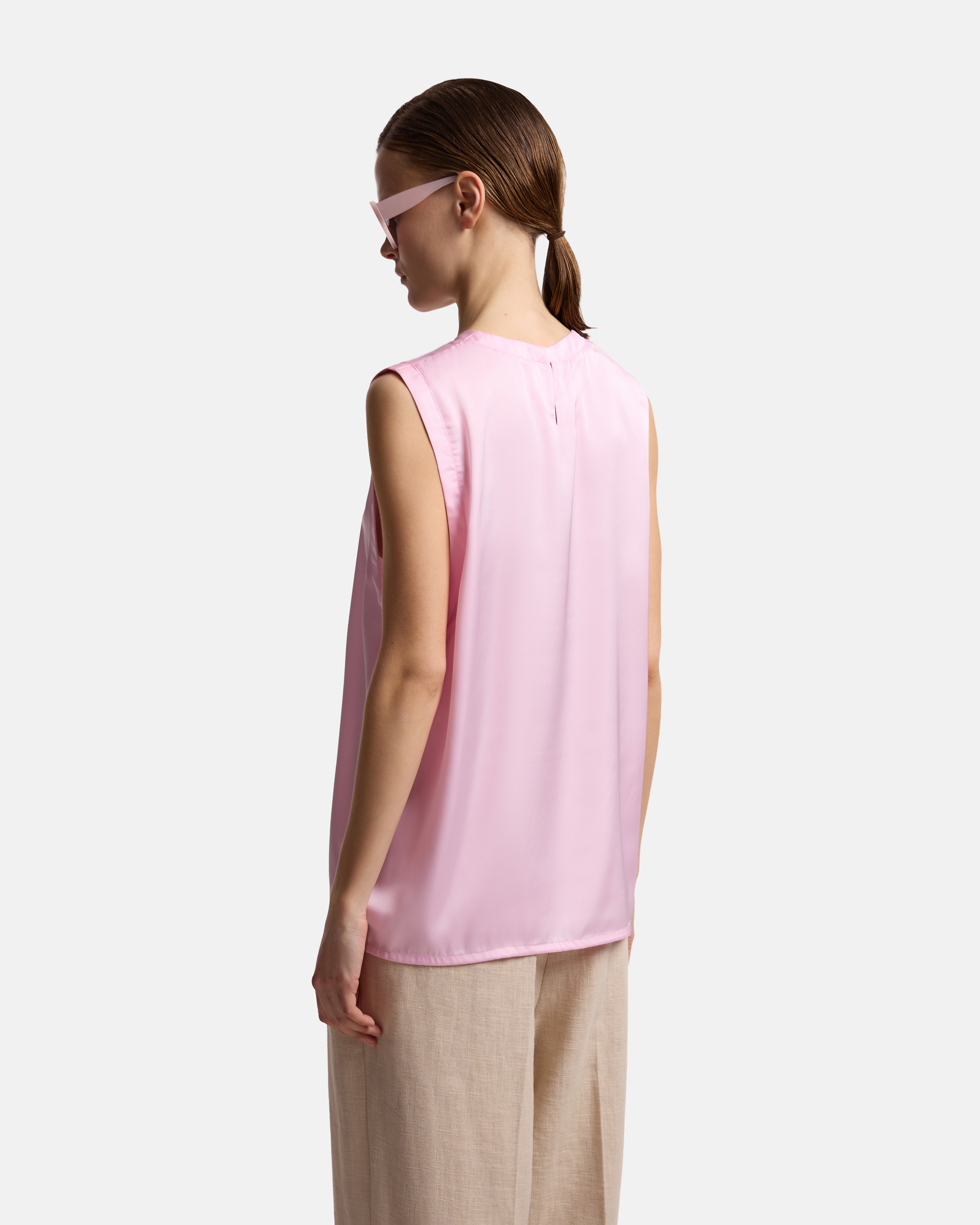 МАЙКА ИЗ САТИНА