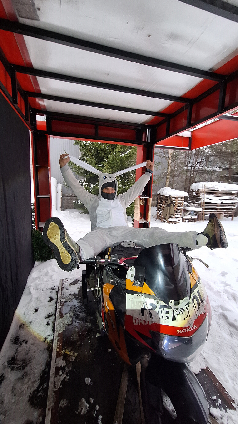 Обучение езде на заднем колесе мотоцикла