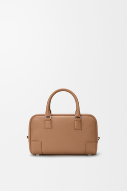 Loewe Сумка Amazona 23 из мягкой зернистой телячьей кожи, мокко