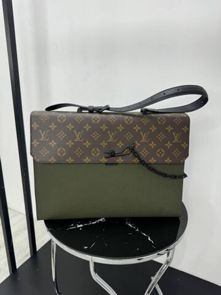 Портфель Louis Vuitton