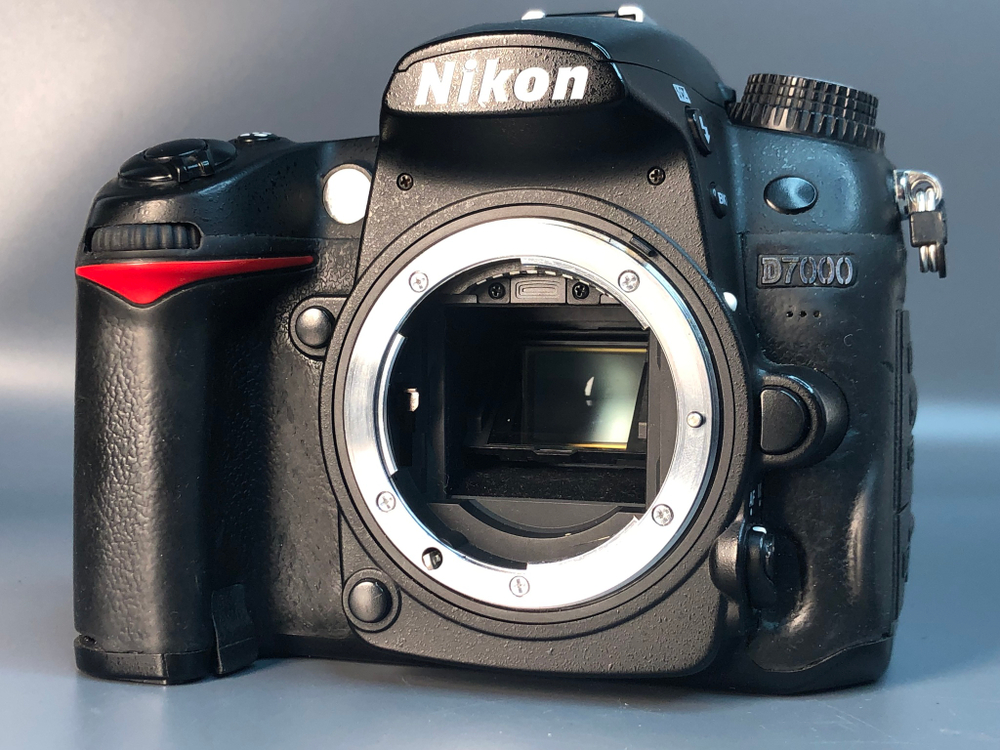 Nikon D7000, 141.000 кадров пробега, не записывает видео