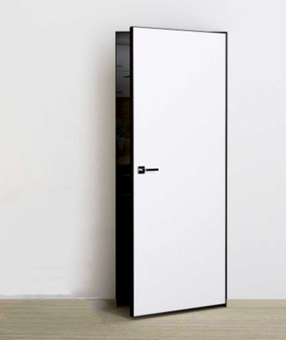 Межкомнатная скрытая дверь под окраску Profilo Porte P-0 Invisible с чёрной алюминиевой кромкой с внешним открыванием