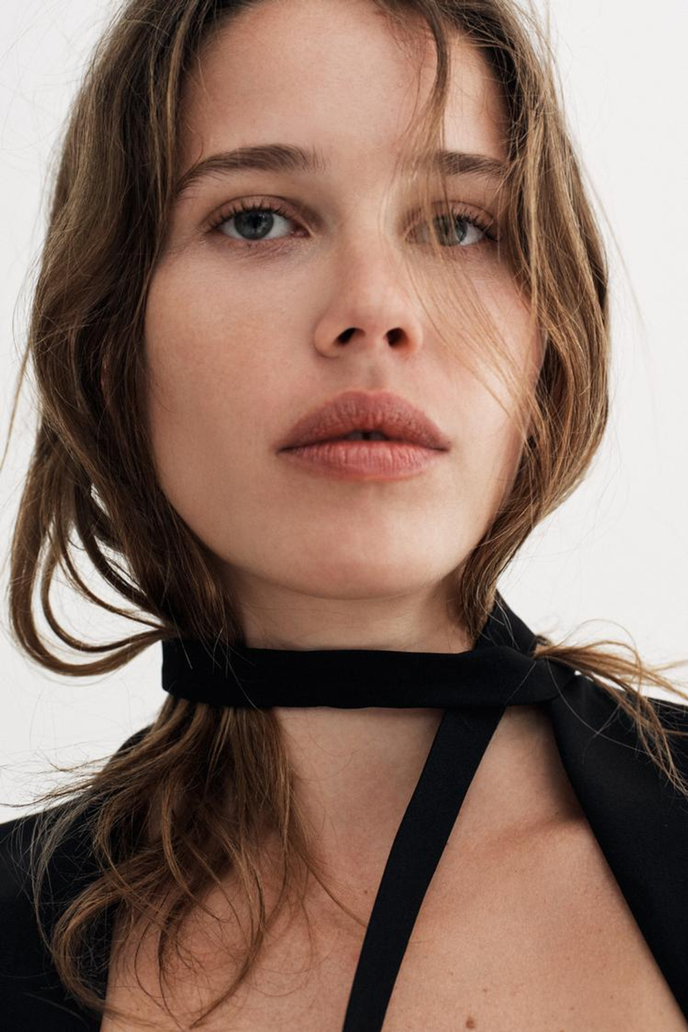 ZARA КОРОТКОЕ ПЛАТЬЕ С ЗАВЯЗКАМИ, ЧЕРНЫЙ