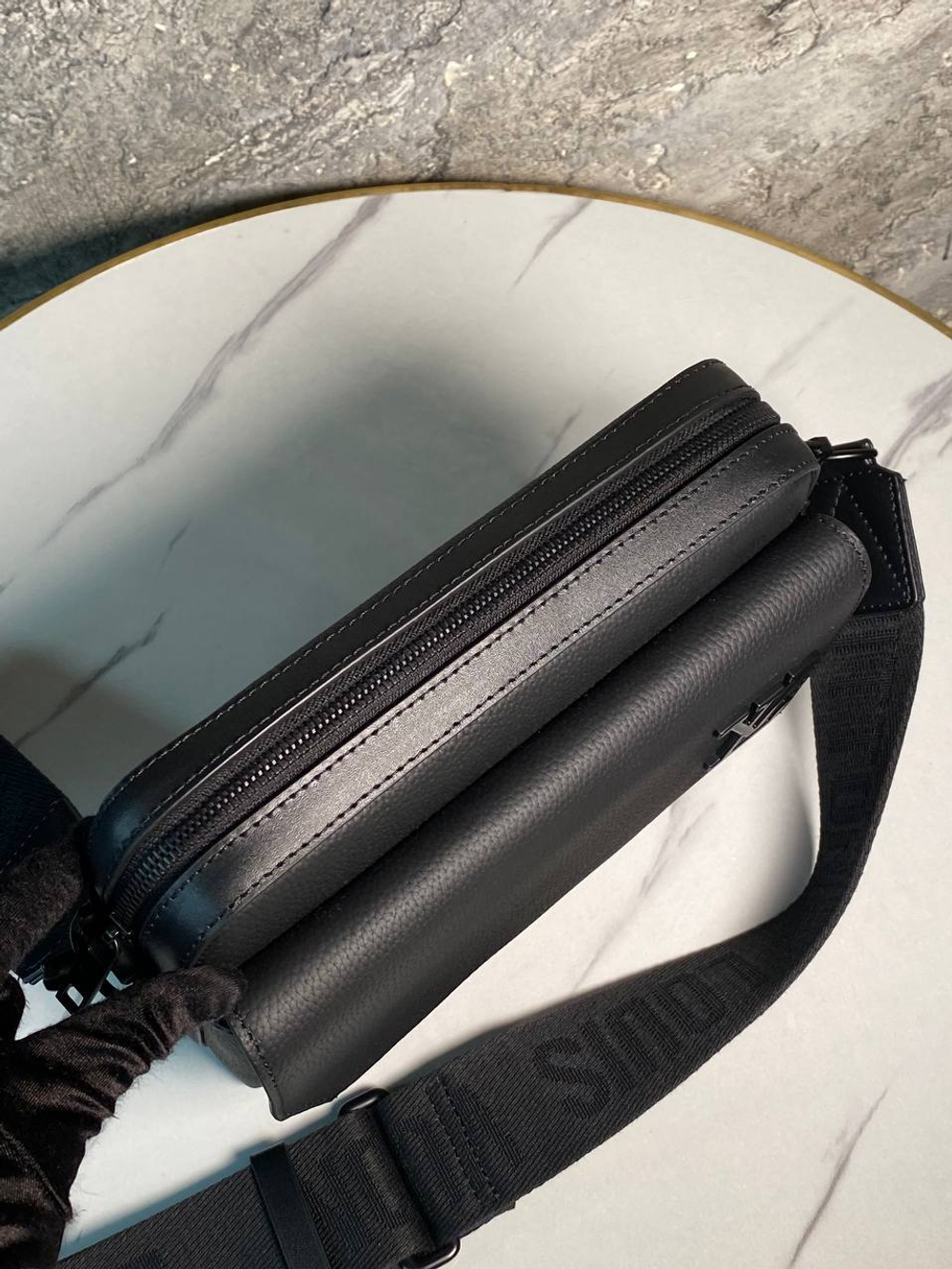 Сумка-мессенджер Louis Vuitton