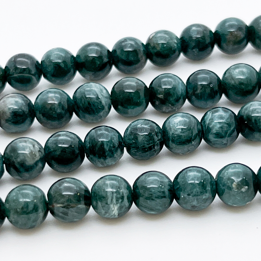 Апатит зеленый, диаметр 8-8,2 мм, цена за 12 шт (1/4 нити)